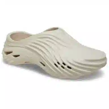 Crocs Echo Wave Clog Beige