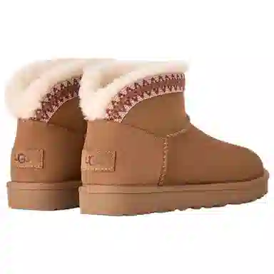 UGG Classic Novelty