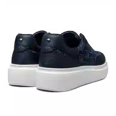 Thom Wills Trainer Deep Blue