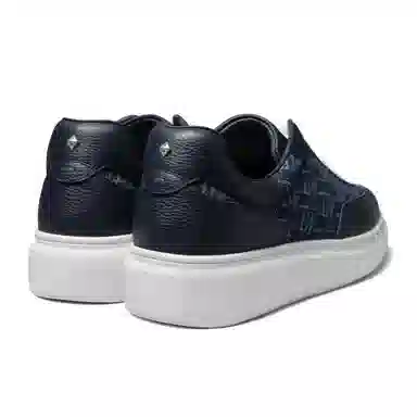 Thom Wills Trainer Deep Blue