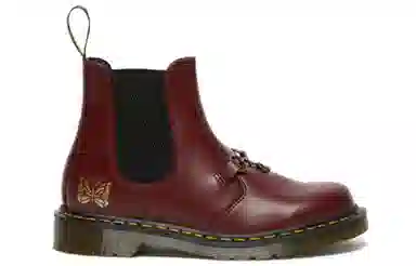 Dr. Martens Needles 2976 Snaffle Chelsea Cherry Red