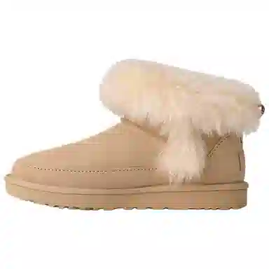 UGG Classic Novelty
