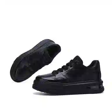 U7 Low Top Sneakers Black