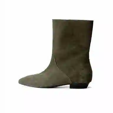 Shoemaker Queen Chelsea Boots