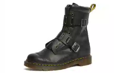 Dr. Martens Quynn