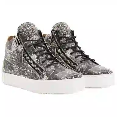 giuseppe zanottiGZ Kriss