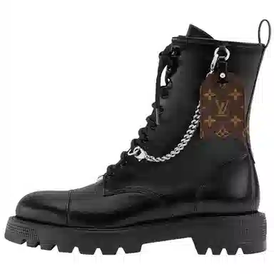 LOUIS VUITTON District Ranger