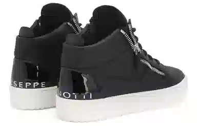 giuseppe zanottiGZ Kriss