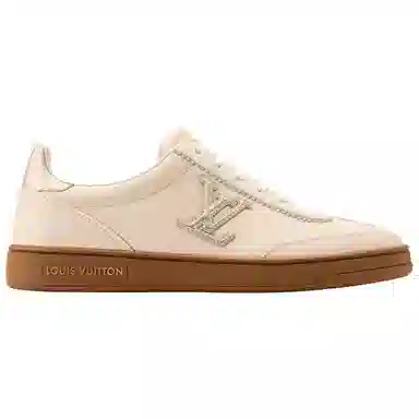 LOUIS VUITTON Frontrow