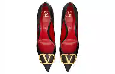 Valentino Vlogo Signature