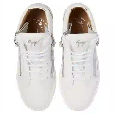 giuseppe zanottiGZ Kriss