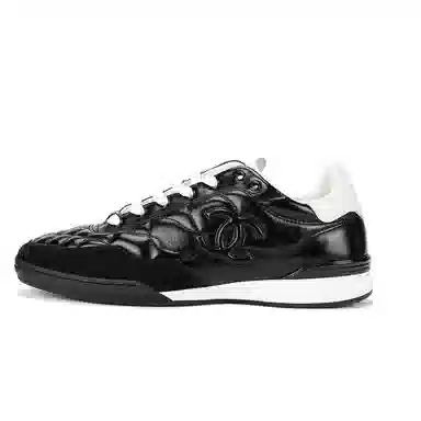 CHANEL 24a Sneakers