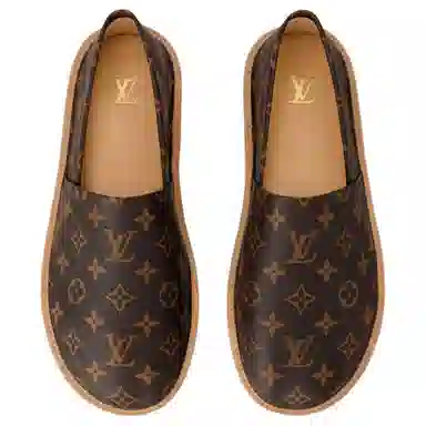 LOUIS VUITTON Traveller
