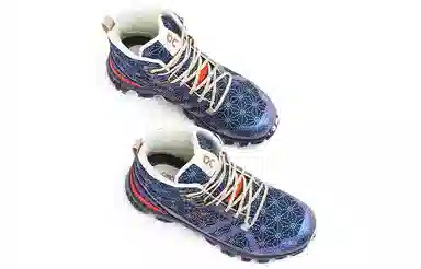 On x LOEWE Cloudrock