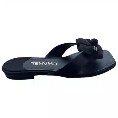 CHANEL FW25 Pinzas Camellia Flat Sandals Black