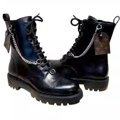 LOUIS VUITTON District Ranger