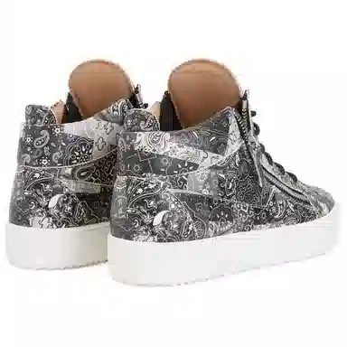 giuseppe zanottiGZ Kriss