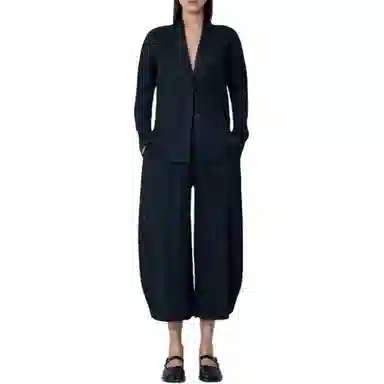 PLEATS PLEASE ISSEY MIYAKE