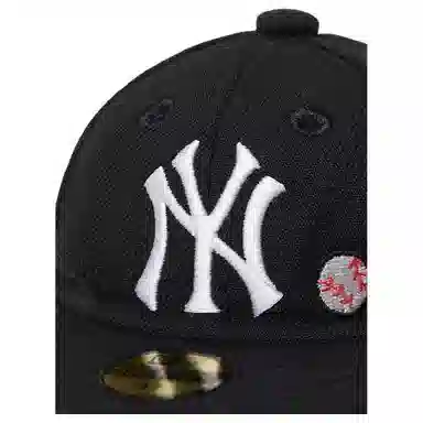 New Era MLB Yankees Keychain Black