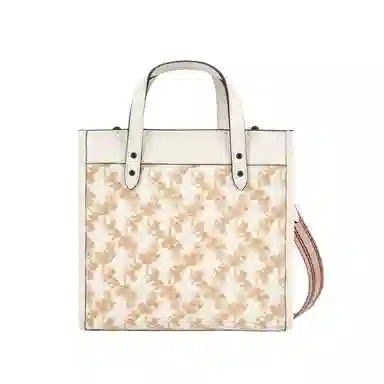 COACH Field 22 White