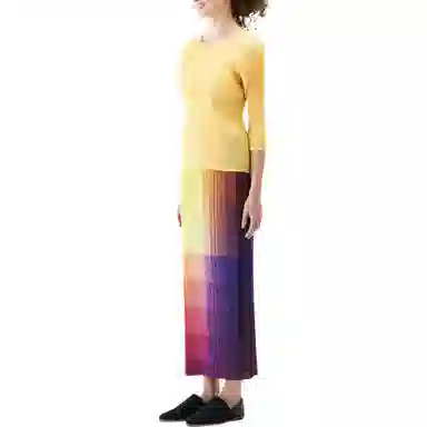 PLEATS PLEASE ISSEY MIYAKE