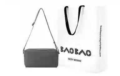 ISSEY MIYAKE KuroSaddle