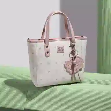 稻草人 徽章小狗挂件简约时尚通勤出游实用 聚氯乙烯革 手提包 女款 杏色/粉色