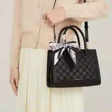 稻草人 大容量棋盘格纹压印 聚氨酯革 手提包 常规 女款 黑色/深红/象牙白