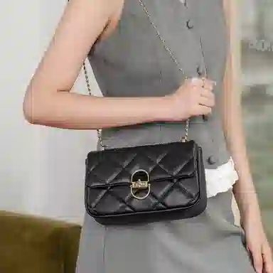 稻草人 华夫菱格休闲百搭通勤游玩包高颜值设计精致小香风 牛皮拼合成革 斜挎包 常规 女款 黑色/白色