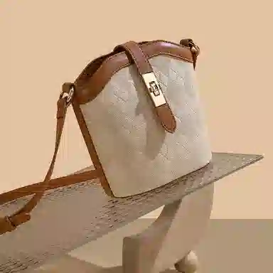 稻草人 小香风菱格压印小众百搭 牛皮革拼合成革 单肩斜挎包 女款 黑色/米白