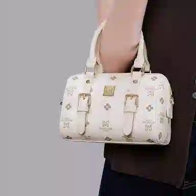 稻草人 小众可爱印花高级感简约百搭通勤波士顿包 聚氯乙烯革拼聚氨酯革 单肩斜挎手提包 常规 女款 米白/深棕/粉色