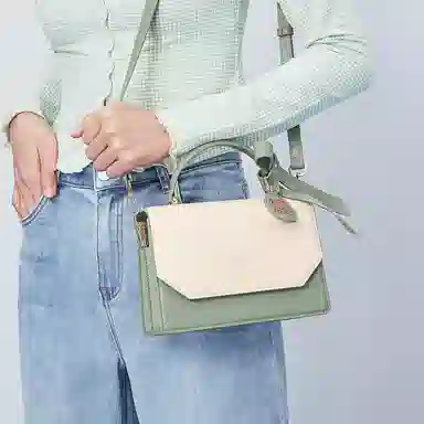 稻草人 可爱萌宠小熊点缀 撞色 聚氨酯革 风琴造型多隔层 单肩包手提包小方包斜挎包 常规 女款 杏色/红棕/灰绿