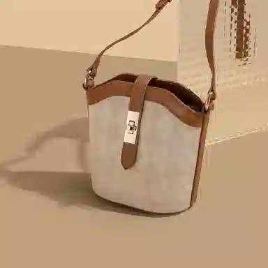 稻草人 小香风菱格压印小众百搭 牛皮革拼合成革 单肩斜挎包 女款 黑色/米白