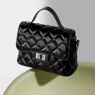 Straw Man Quilted Chain Bag