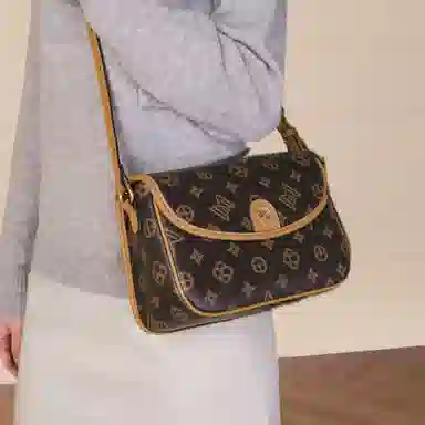 稻草人 时尚经典复古潮流老花高级感气质通勤百搭 聚氯乙烯革 腋下包单肩包 女款 深棕色/米白