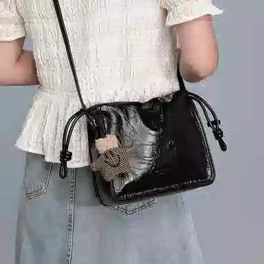 稻草人 设计感褶皱手抓纹 聚氨酯革 单肩包斜挎包 常规 女款 静谧黑/焦糖棕