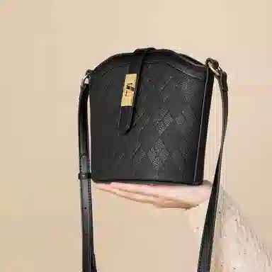 稻草人 小香风菱格压印小众百搭 牛皮革拼合成革 单肩斜挎包 女款 黑色/米白