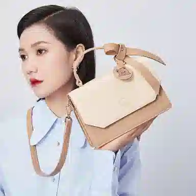 稻草人 可爱萌宠小熊点缀 撞色 聚氨酯革 风琴造型多隔层 单肩包手提包小方包斜挎包 常规 女款 杏色/红棕/灰绿