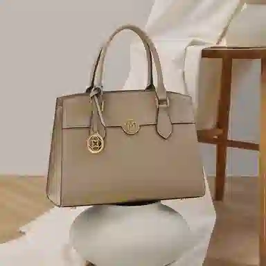 稻草人 百搭时尚风字母徽章 高级感车缝线上班族通勤 人造革 手提单肩斜挎包 女款 黑色/棕色/卡其