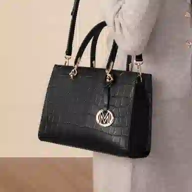 稻草人 高级感金属徽章时尚通勤 聚氨酯革 手提包 女款 黑色/杏色