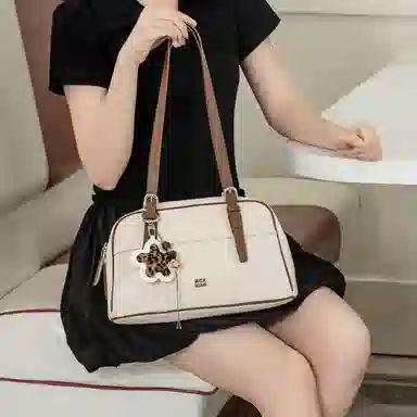 稻草人 花样豹纹挂件百搭时尚甜酷少女通勤精致波士顿包 合成革 单肩包 常规 女款 多色