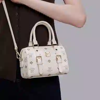 稻草人 小众可爱印花高级感简约百搭通勤波士顿包 聚氯乙烯革拼聚氨酯革 单肩斜挎手提包 常规 女款 米白/深棕/粉色