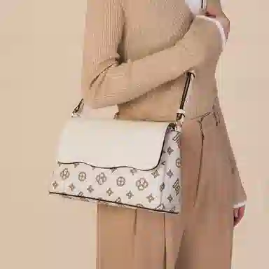 稻草人 时尚复古老花高级感气质通勤百搭 聚氨酯革 斜挎包 女款 深棕色/米白