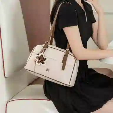 稻草人 花样豹纹挂件百搭时尚甜酷少女通勤精致波士顿包 合成革 单肩包 常规 女款 多色