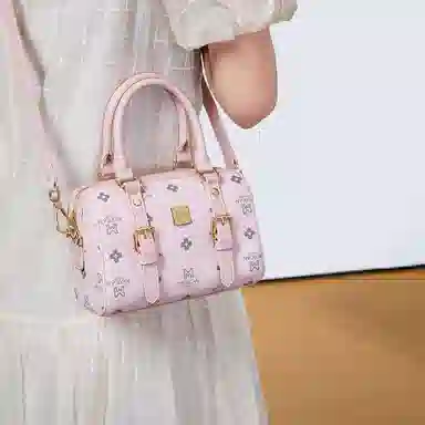 稻草人 小众可爱印花高级感简约百搭通勤波士顿包 聚氯乙烯革拼聚氨酯革 单肩斜挎手提包 常规 女款 米白/深棕/粉色