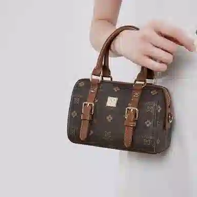 稻草人 小众可爱印花高级感简约百搭通勤波士顿包 聚氯乙烯革拼聚氨酯革 单肩斜挎手提包 常规 女款 米白/深棕/粉色