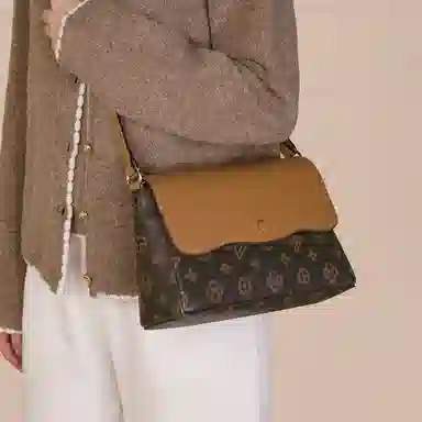 稻草人 时尚复古老花高级感气质通勤百搭 聚氨酯革 斜挎包 女款 深棕色/米白