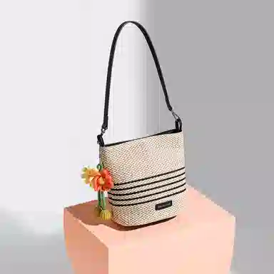 稻草人 编织通勤百搭花朵挂饰 合成革 水桶包单肩斜挎包 常规 女款 米白