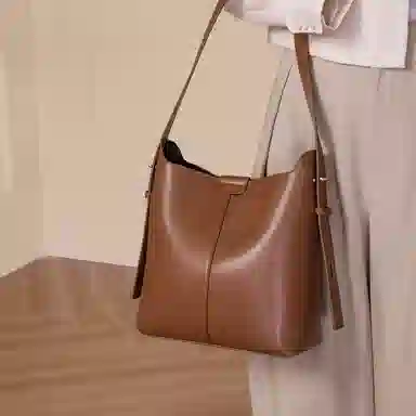 稻草人 高级感简约时尚通勤腋下百搭复古实用上班族 聚氨酯 斜挎包 常规 女款 棕色/咖色