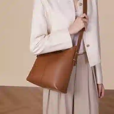 稻草人 高级感简约时尚通勤腋下百搭复古实用上班族 聚氨酯 斜挎包 常规 女款 棕色/咖色